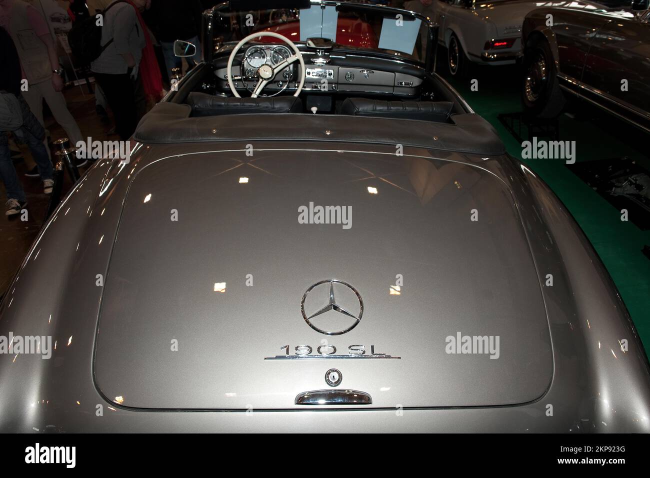 Vue sur le couvercle de coffre arrière avec grande Mercedes star de la voiture de sport historique Classic car Mercedes Benz 190 SL année de construction 1962, Techno Classica fa Banque D'Images