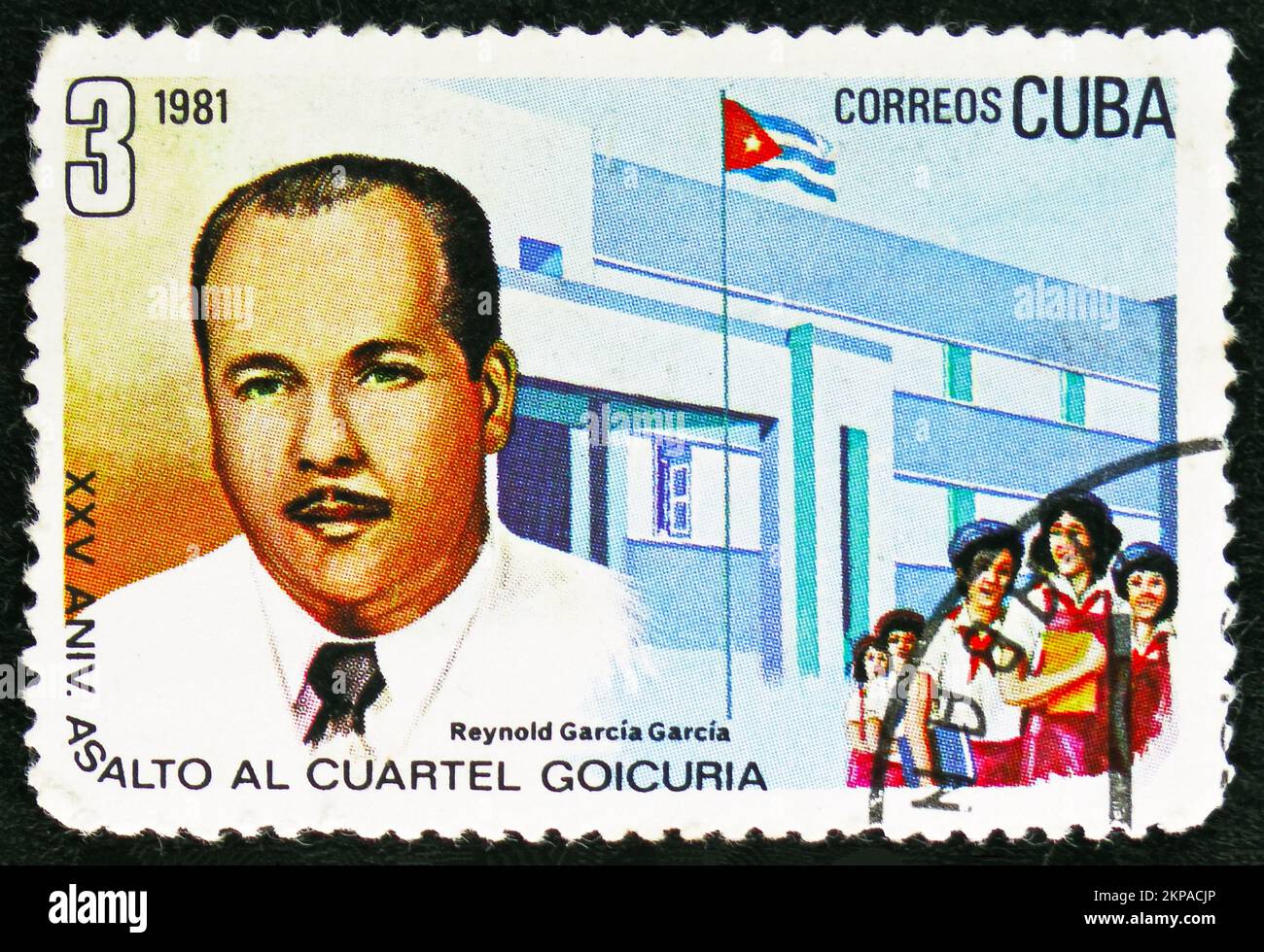 MOSCOU, RUSSIE - 29 OCTOBRE 2022 : timbre-poste imprimé à Cuba montre Reynold Garcia, bâtiments, écoliers, 25th anniversaire de l'atta Banque D'Images