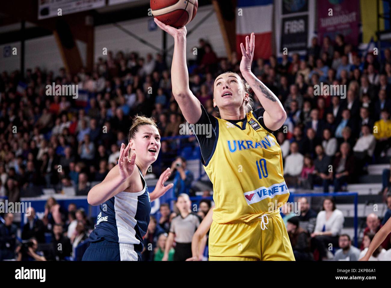 Olga MAZNICHENKO (10) d'Ukraine pendant l'Eurobasket féminin FIBA 2023,  qualifications Groupe B, match de basket-ball entre la France et l'Ukraine  sur 27 novembre 2022 à Halle André Vacheresse à Roanne, France -