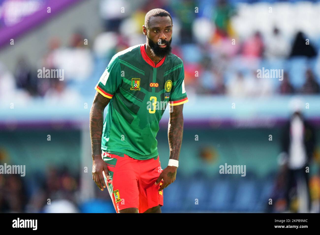 Al Wakrah, Qatar. 28th novembre 2022. Nicolas Nkoulou du Cameroun lors du match de la coupe du monde de la FIFA, Qatar 2022, Groupe G, entre le Cameroun et la Serbie, a joué au stade Al Janoub le 28 novembre 2022 à Al Wakrah, Qatar. (Photo de Bagu Blanco / PRESSIN) Credit: PRESSINPHOTO SPORTS AGENCY/Alay Live News Banque D'Images