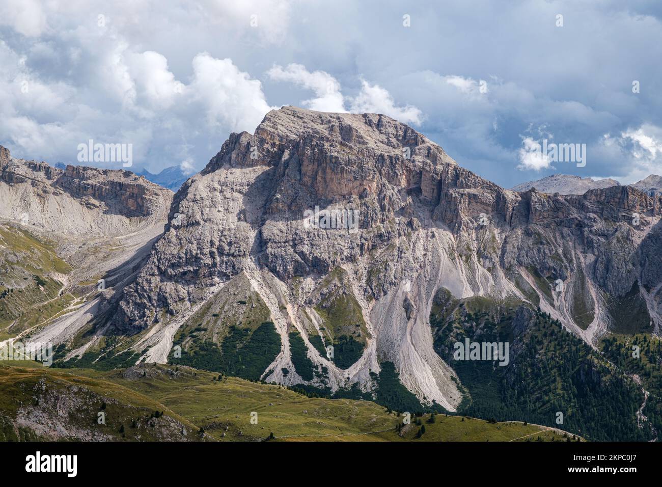 Vue panoramique à couper le souffle sur la montagne Seceda dans les Alpes Dolomites, Tyrol du Sud, Italie Banque D'Images