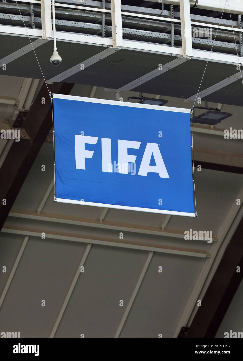 Doha, Qatar. 28th novembre 2022. Firo : 11/28/2022, football, coupe DU MONDE de la FIFA 2022 QATAR, coupe du monde 2022 Qatar, coupe du monde 2022 Qatar, étape du groupe, Groupe G, match 29, Cameroun - Serbie drapeau de la FIFA crédit: dpa Picture Alliance/Alay Live News Banque D'Images