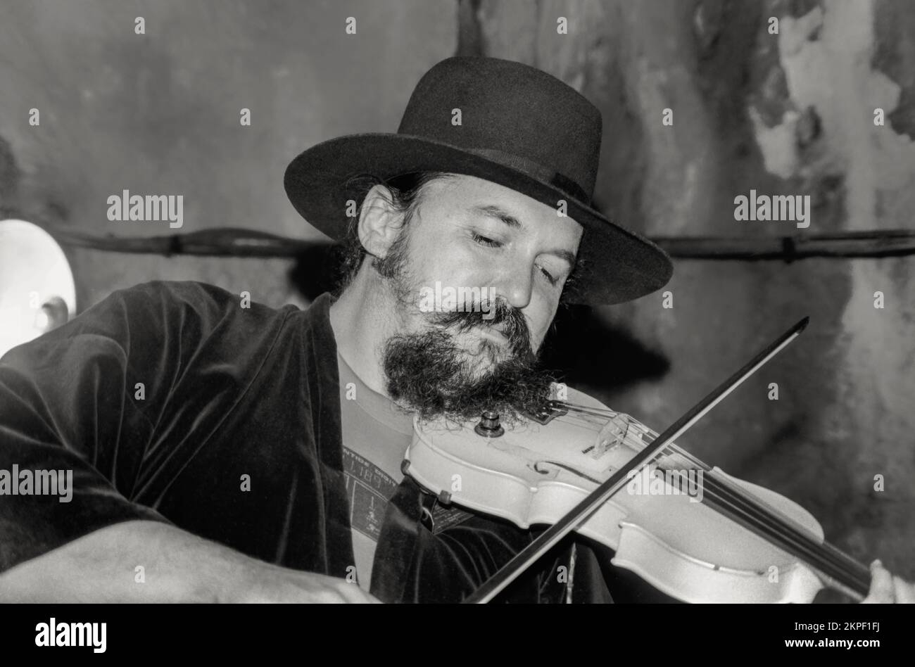 Michał Urbaniak, musicien de jazz polonais jouant du violon, Jazzfestival Balve, Allemagne, 1978 Banque D'Images