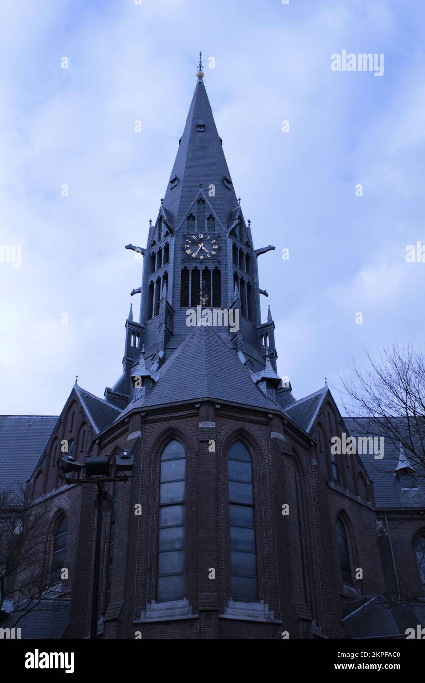 Une photo verticale d'un bâtiment historique d'Amsterdam Banque D'Images