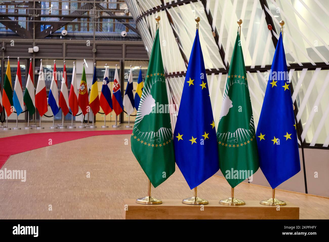Bruxelles, Belgique. 28th novembre 2022. Drapeaux de l'Union africaine et de l'Union européenne à Bruxelles, Belgique, sur 28 novembre 2022. Crédit: ALEXANDROS MICHAILIDIS/Alamy Live News Banque D'Images