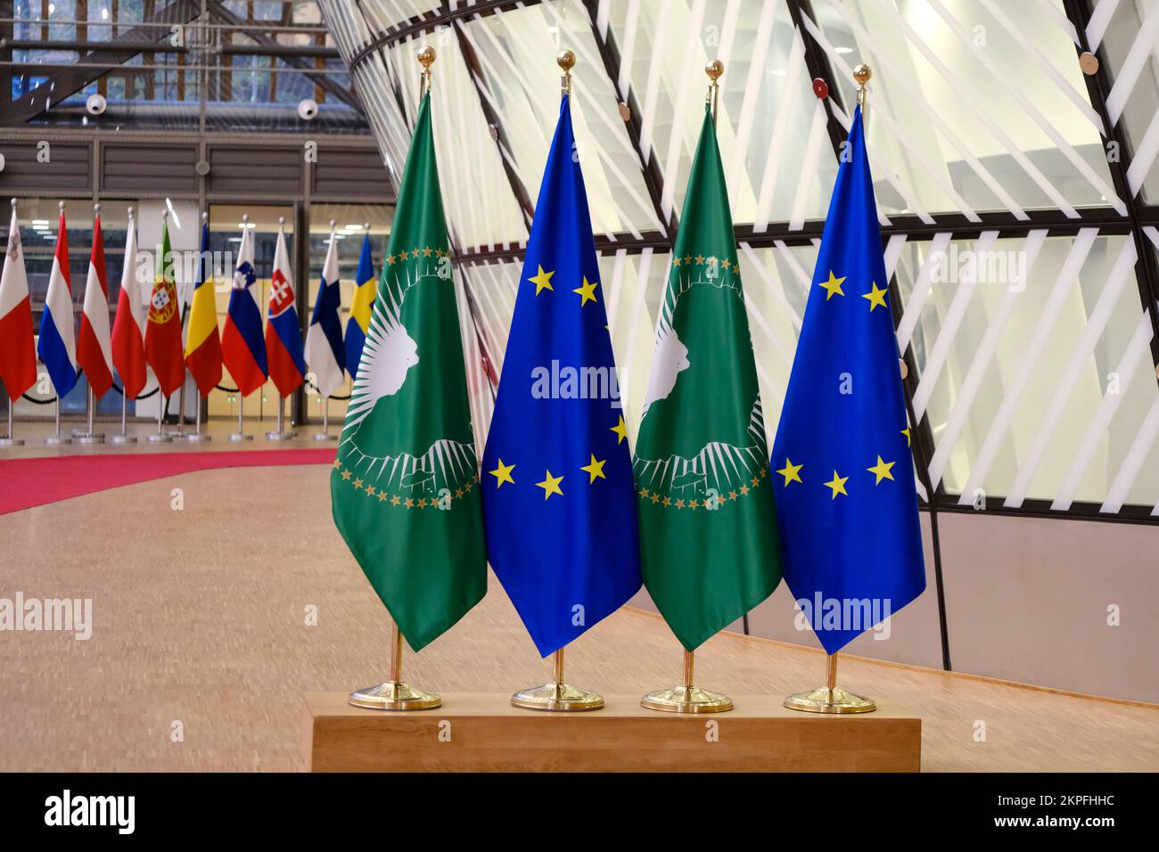 Bruxelles, Belgique. 28th novembre 2022. Drapeaux de l'Union africaine et de l'Union européenne à Bruxelles, Belgique, sur 28 novembre 2022. Crédit: ALEXANDROS MICHAILIDIS/Alamy Live News Banque D'Images