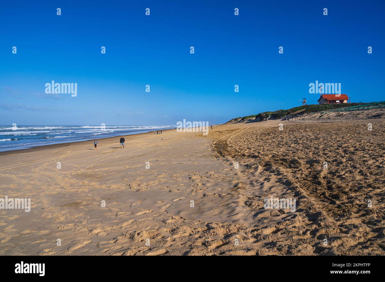 La plage de Biscarosse sur la côte atlantique de la France à Nouvelle-Aquitaine Banque D'Images