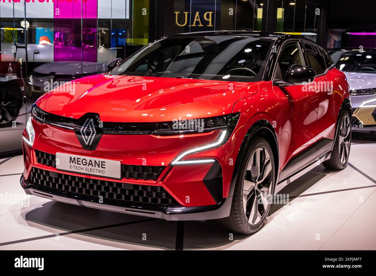 La voiture électrique Renault Megane ETech présentée au salon de l