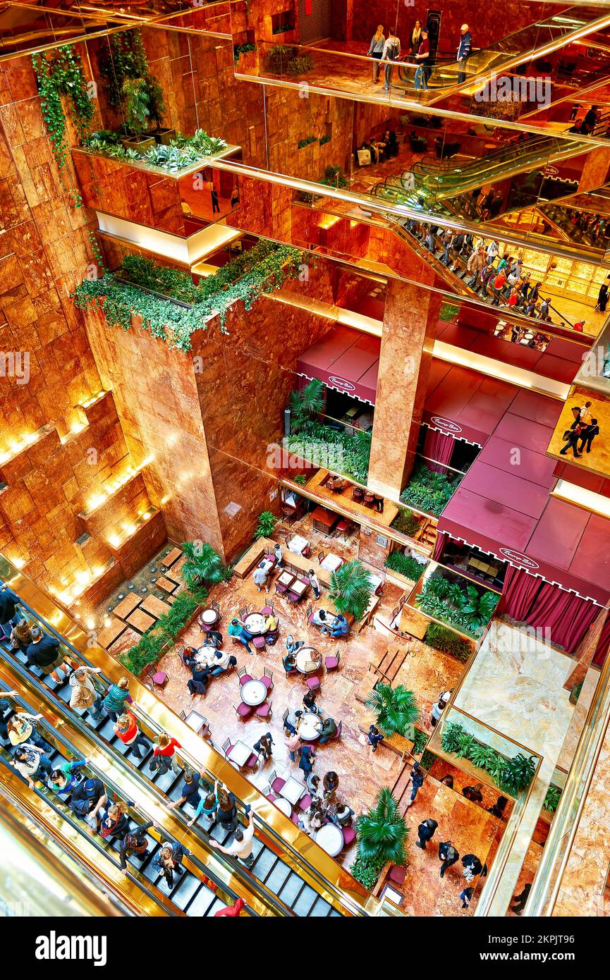New York. Manhattan. États-Unis. L'atrium de la Trump Tower Banque D'Images