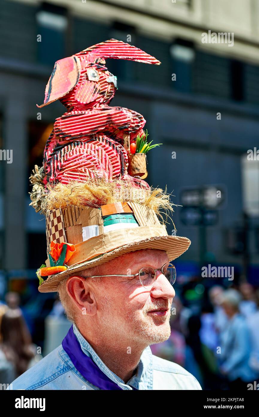 New York. Manhattan. États-Unis. Le défilé de Pâques est un événement culturel américain consistant en une procession festive de promenade le dimanche de Pâques. Banque D'Images