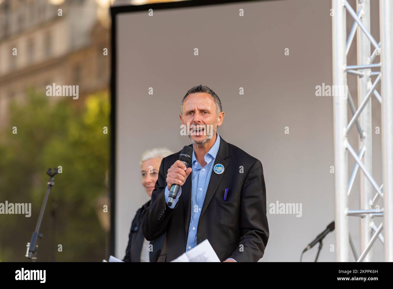 Nicolas Hatton, PDG de the3million prenant la parole, lors d'un rassemblement des citoyens de l'UE à Trafalgar Square, Londres, Royaume-Uni Banque D'Images