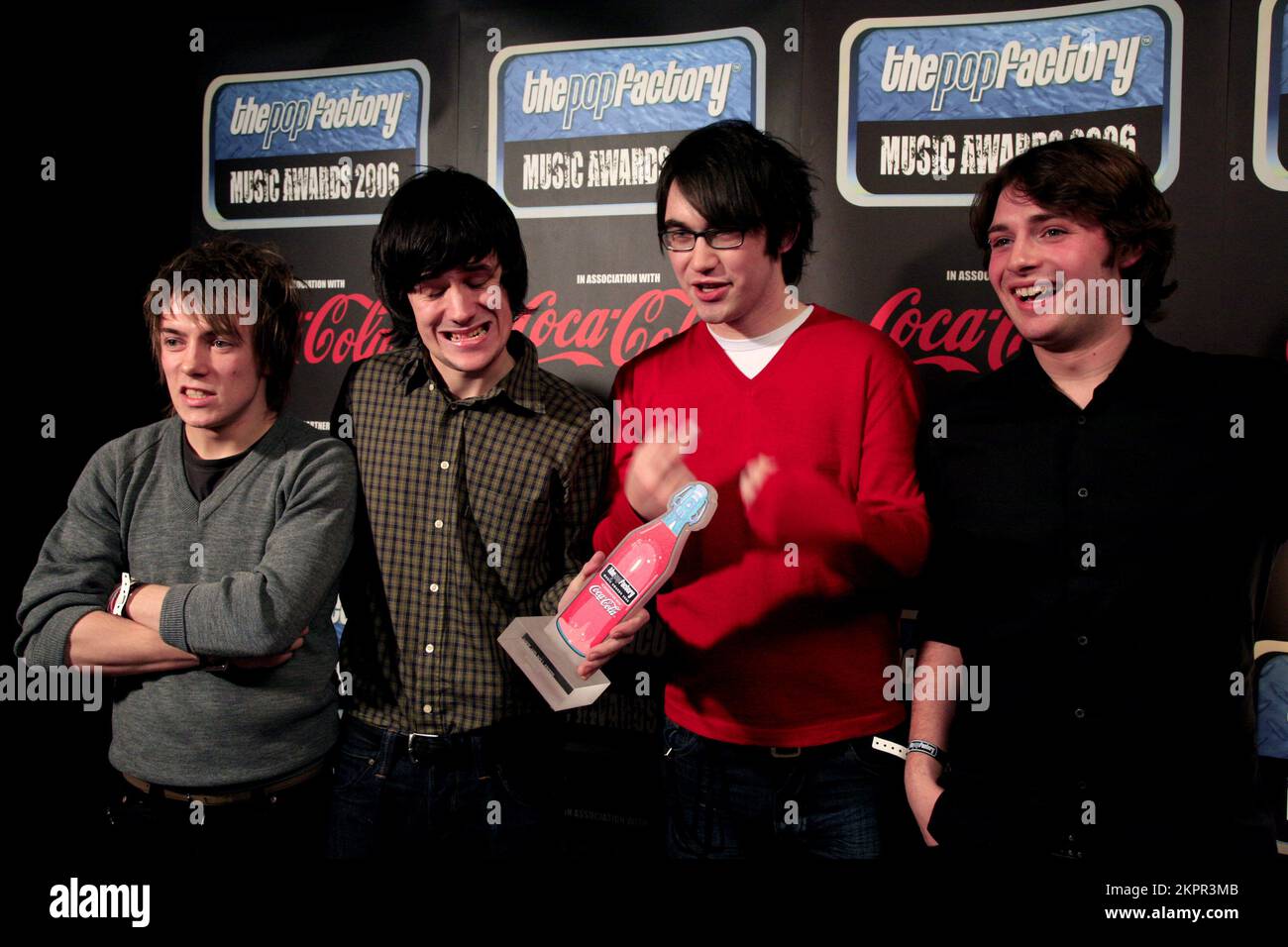 THE AUTOMATIC, PORTRAIT, ORIGINAL LINE-UP, 2006 : le groupe gallois The Automatic aux Popfactory Awards au Coal Exchange de Cardiff, novembre 30 2006. Photographie : ROB WATKINS. INFO : The Automatic, un groupe de rock gallois formé en 2002, a gagné en renommée avec leur son énergique et leur single à succès 'Monster'. Connus pour leurs performances dynamiques et accrocheuses, leur premier album 'Not Accepted Anywhere' leur a attiré une attention significative au milieu des années 2000 Banque D'Images