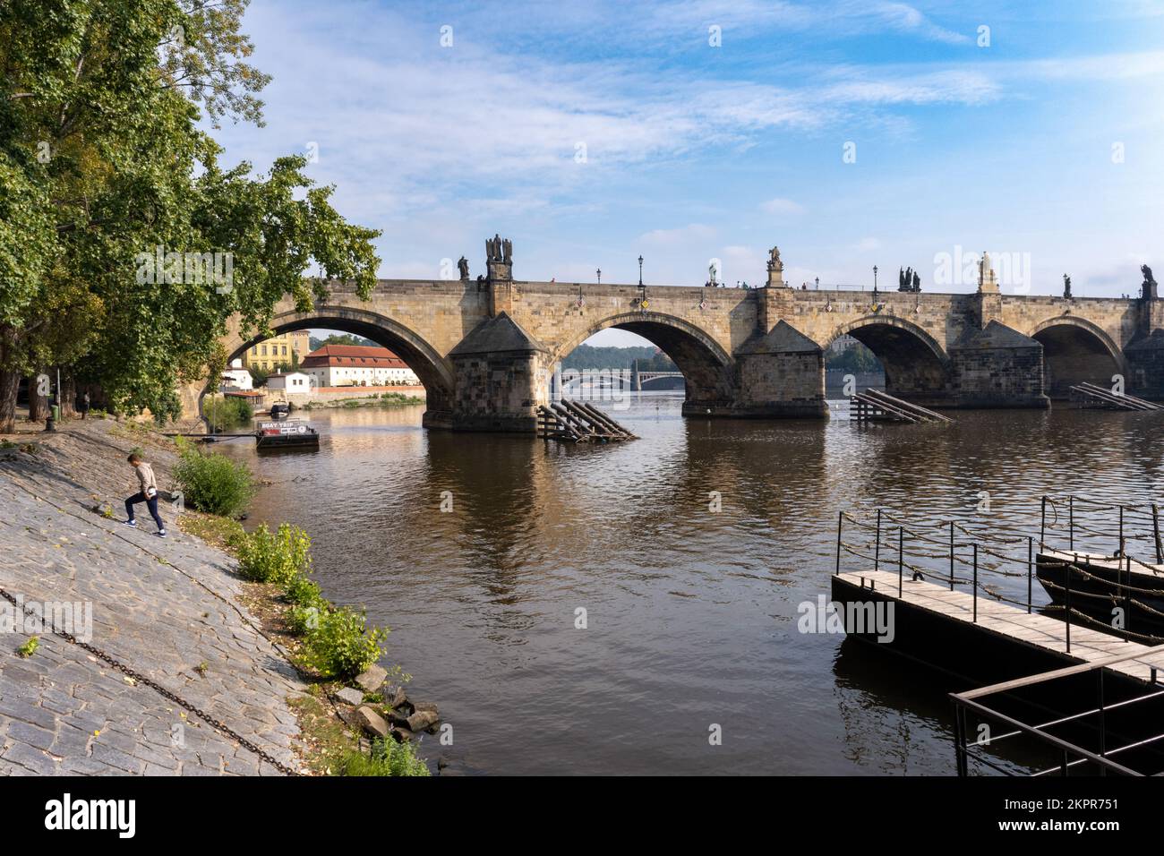 Prague, République tchèque - 5 septembre 2022 : Pont Charles et Vltava septembre 2022 : Pont Charles et Vltava Banque D'Images