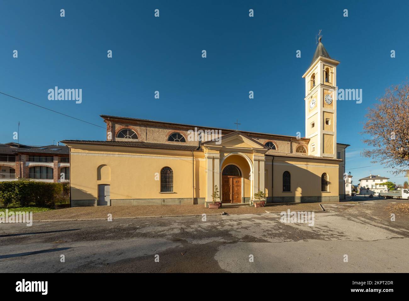 Boves, Cuneo, Piémont, Italie - 22 novembre 2022 : l'église de la Sainte Trinité (15th siècle) a appelé l'ancienne église parce qu'elle était Banque D'Images