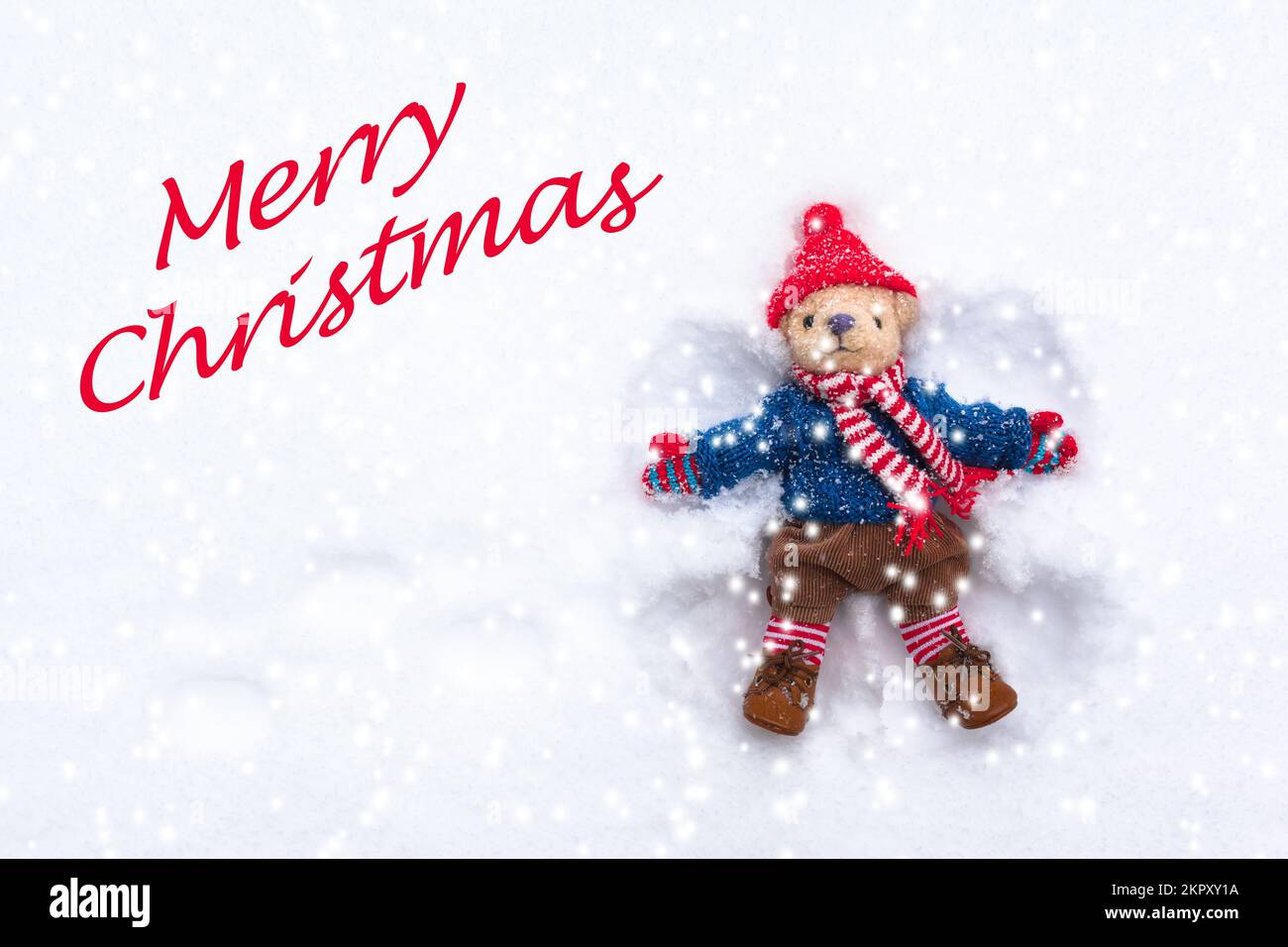 Ange de neige enchantée enfance nostalgie de l'ours en peluche carte photo (espace copie) Banque D'Images