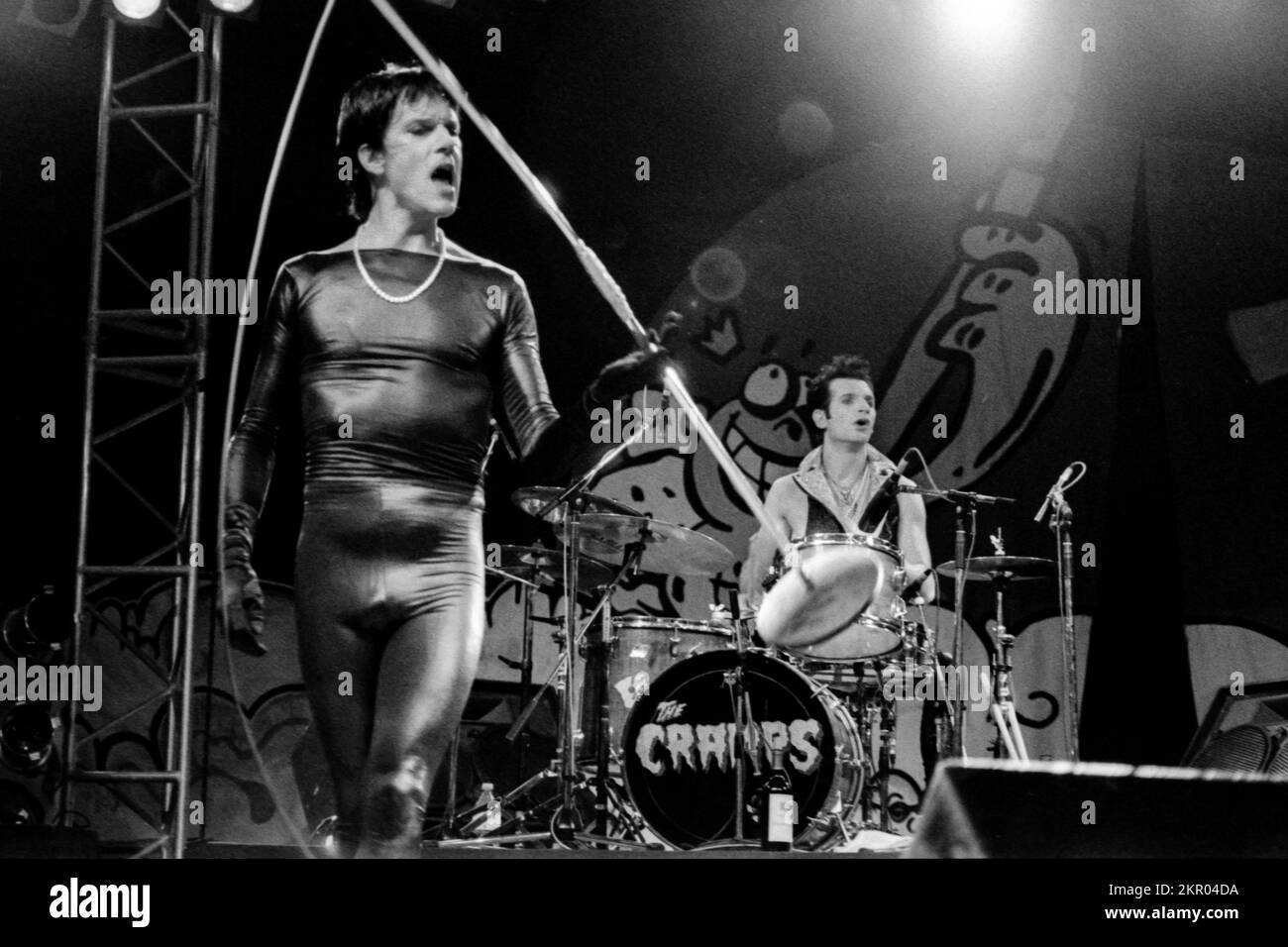 The Cramps live en concert en France - The Cramps (Lux Interior, chant et Nick KNOX, batterie) au Tamaris Rock Festival 1992 Banque D'Images