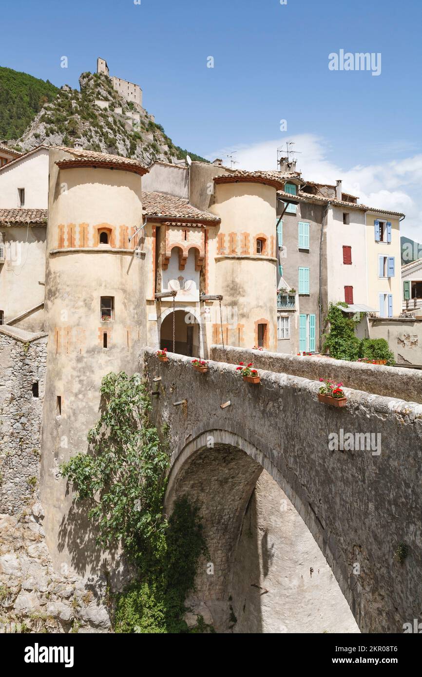 Entrée à Entrouvaux, ancien village fortifié des Alpes-de-haute-Provence, France Banque D'Images