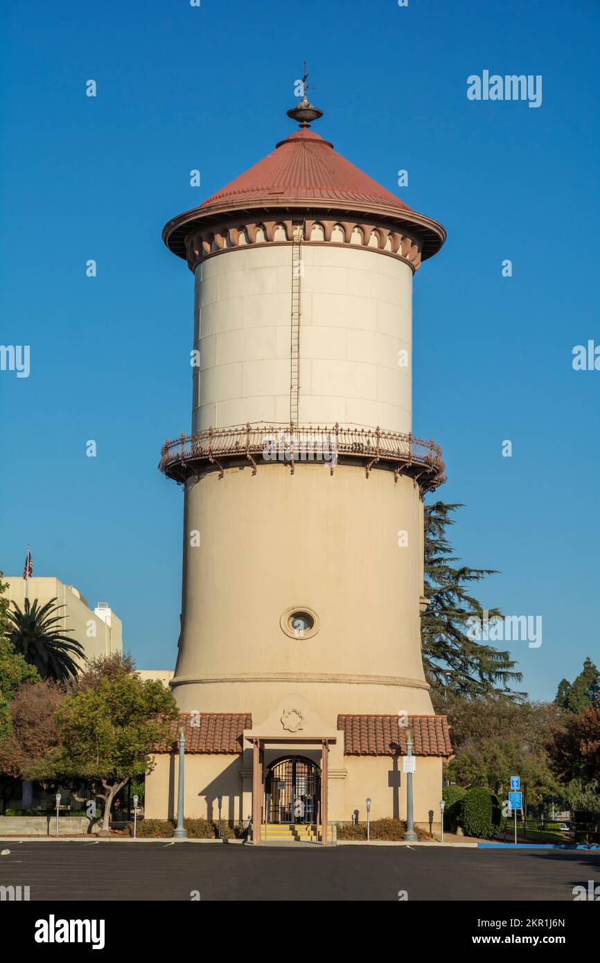 California, Fresno, Old Fresno Water Tower, exploitée en 1894-1963 Banque D'Images