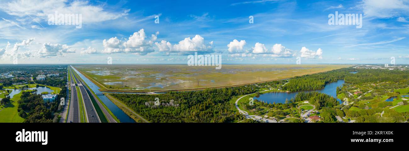 Photo d'un drone aérien des Everglades de Floride au nord-ouest de Sawgrass Expressway et I75 Banque D'Images