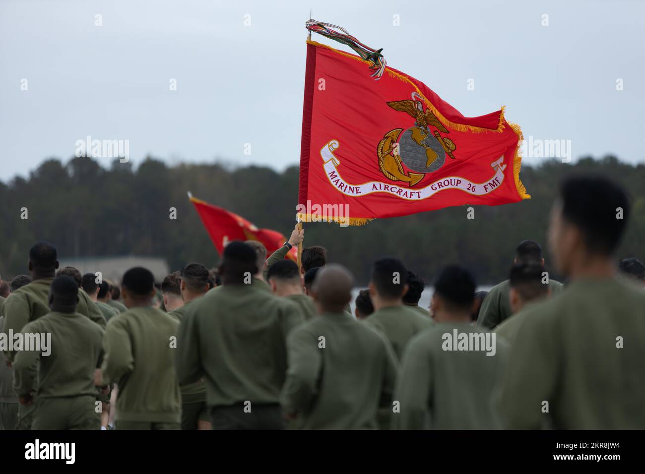 ÉTATS-UNIS Marines avec Marine Aircraft Group 26 participer à une course d'anniversaire de Marine corps sur Marine corps Air Station New River à Jacksonville, Caroline du Nord, le 10 novembre 2022. La course d'anniversaire a fait la promotion de la camaraderie et a permis aux Marines de célébrer l'anniversaire du corps des Marines 247th avec les Marines et les marins autour de la station aérienne. Banque D'Images