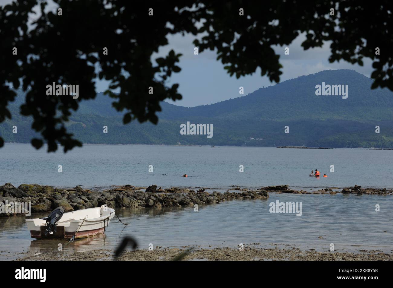 La vue le matin est très belle sur l'une des plages de l'île de Sabang - Aceh Banque D'Images