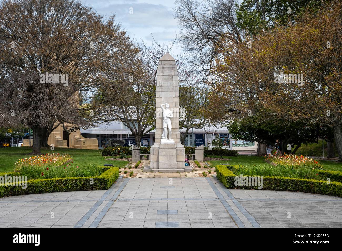 War Memorial, à l'extérieur de l'hôtel de ville, Cambridge, Waikato, North Island, Nouvelle-Zélande Banque D'Images