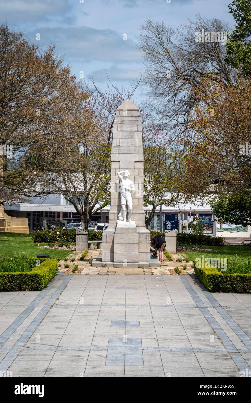 War Memorial, à l'extérieur de l'hôtel de ville, Cambridge, Waikato, North Island, Nouvelle-Zélande Banque D'Images
