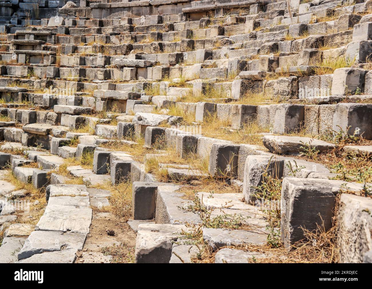 Priene, Söke, Aydın, Turquie, 2021 septembre : ruines de l'ancienne ville de Priene, théâtre de l'ancienne ville. L'ancienne ville de Priene est une ville Ionienne Banque D'Images