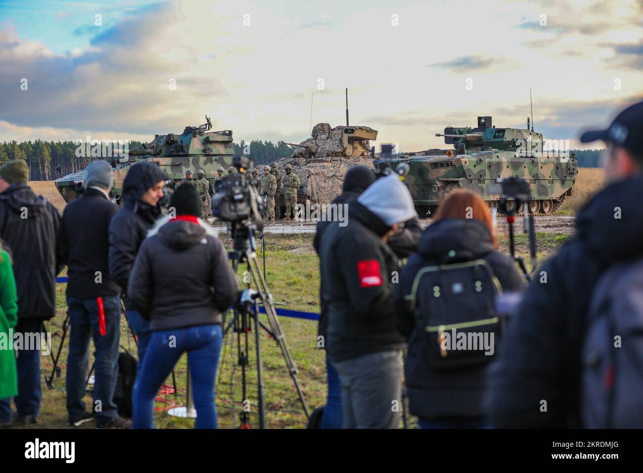 Présence avancée renforcée de l'OTAN le groupement tactique Pologne ajoute le véhicule de combat d'infanterie polonais, le Borsuk (Badger) à son arsenal pour la Brigade d'infanterie mécanisée 15th des forces armées polonaises, qui se présente lors de la cérémonie de dévoilement devant le vice-Premier ministre polonais, Mariusz Błaszczak, Le ministre de la Défense nationale se joint aux soldats américains affectés au 3rd Bataillon, 8th Cavalry Regiment, 3rd Armored Brigade combat Team, 1st Cavalry Division (3-1 ABCT) sous le contrôle opérationnel de la 1st Infantry Division (1 ID), les forces armées polonaises 15th Mechanized Infantry Brigade, la Royale Banque D'Images
