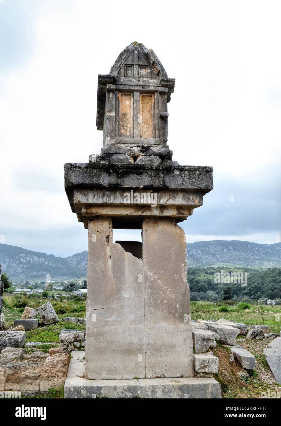 Antalya, Turquie, mai 2014 : ville ancienne de Xanthos. Sarcophage monumental et les ruines de l'ancienne ville de Xanthos - Letoon à Kas. Capitale de Lycia. Banque D'Images