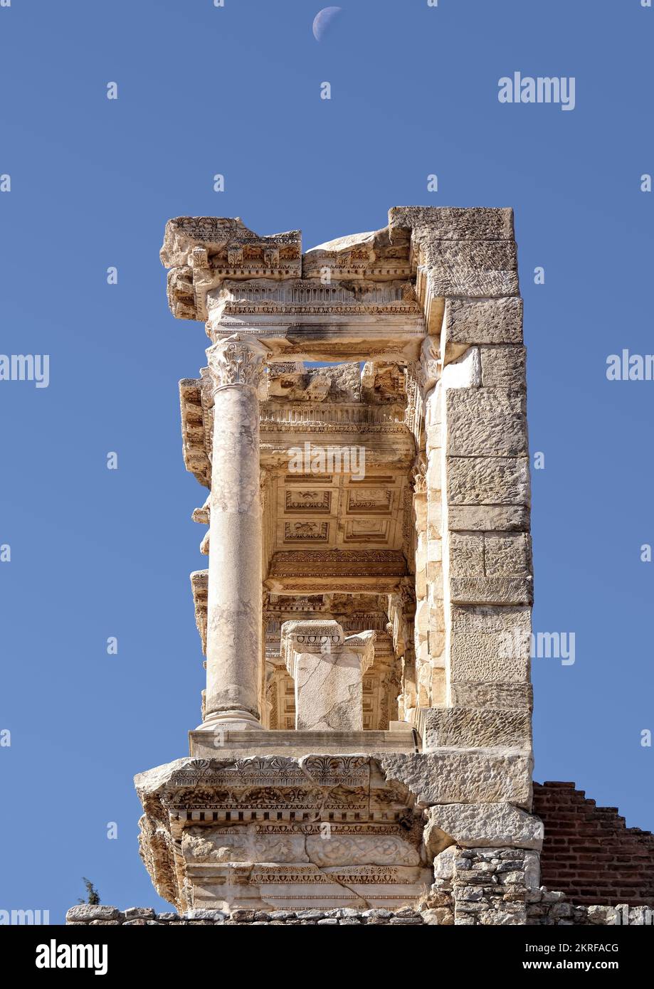 Izmir, Selcuk, Turquie, mai 2018 : détail de la façade latérale de la bibliothèque Celsus dans la ville antique d'Ephèse (Efes) Ephèse est un site classé au patrimoine mondial de l'UNESCO Banque D'Images