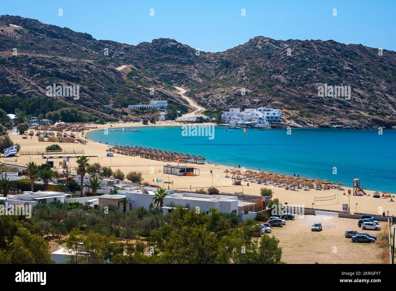 Vue panoramique à couper le souffle de la célèbre plage Mylopotas à iOS Grèce Banque D'Images