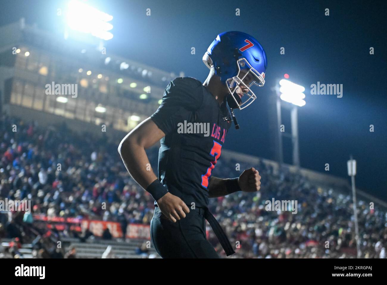 Los Alamitos Griffins quarterback Malachi Nelson (7) lors d'un match de 1 quart de finale de la CIF Southern Section Division contre long Beach Poly le vendredi, non Banque D'Images