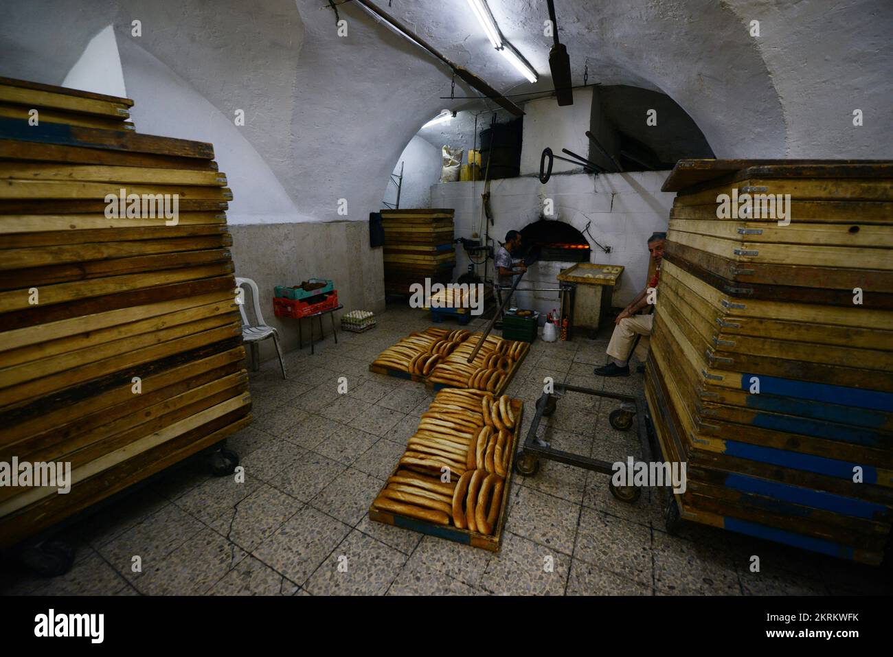 Boulangerie traditionnelle au feu spécialisée dans le pain de bagel de Ka’ek Al-Quds - Sesame. Quartier chrétien, vieille ville de Jérusalem. Banque D'Images