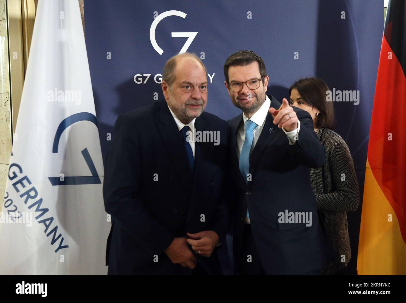 Berlin, Allemagne. 29th novembre 2022. Marco Buschmann (FDP, r), ministre fédéral de la Justice, souhaite la bienvenue à Eric Dupond-Moretti, ministre français de la Justice, au début de la réunion de G7 ministres de la Justice au Bureau fédéral des Affaires étrangères. Credit: dpa Picture Alliance/Alay Live News Banque D'Images