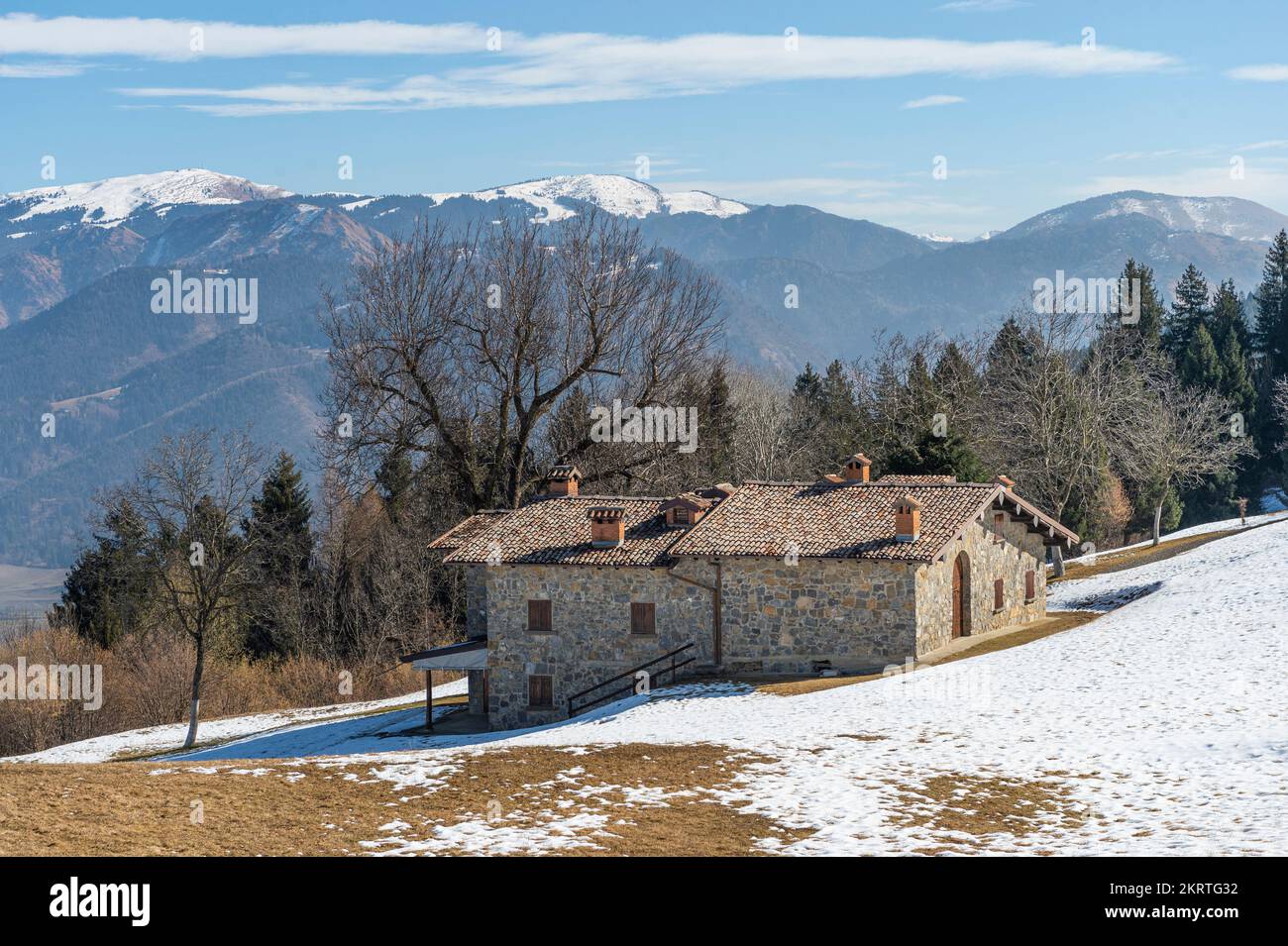 maison et montagne, clusone, italie Banque D'Images