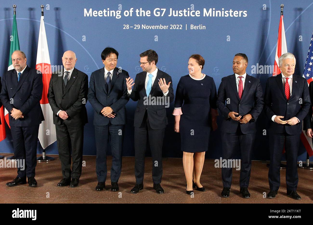 Berlin, Allemagne. 29th novembre 2022. Les participants à la réunion des G7 ministres de la Justice du Bureau fédéral des affaires étrangères se réunissent pour une photo de famille. L-r : Eric Dupond-Moretti (France), Carlo Nordio (Italie), Hiroaki Kadoyama (Japon), Marco Buschmann (FDP), ministre fédéral de la Justice, Victoria Prens (Grande-Bretagne), Kenneth A. poli (Procureur général des États-Unis) et Didier Reynders (Commissaire de la Commission européenne). Credit: dpa Picture Alliance/Alay Live News Banque D'Images