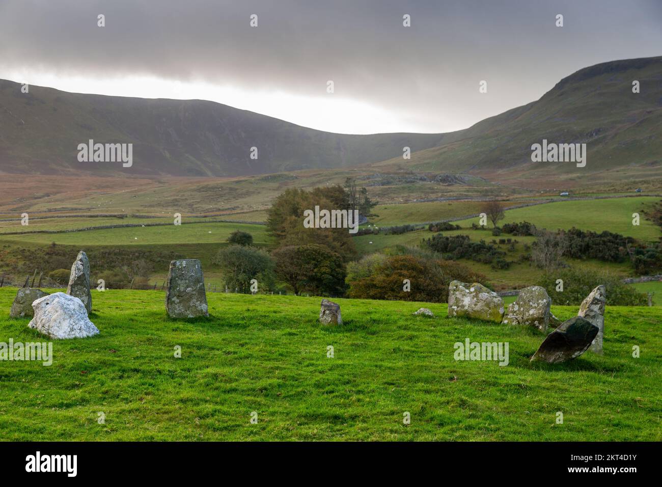 Petit cercle en pierre près des lacs de Crgennan Arthog, au nord du pays de Galles Banque D'Images