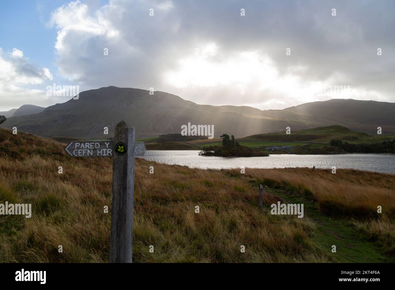 Magnifiques poutres au-dessus des lacs Cregennan, Snowdonia, pays de Galles, Royaume-Uni Banque D'Images