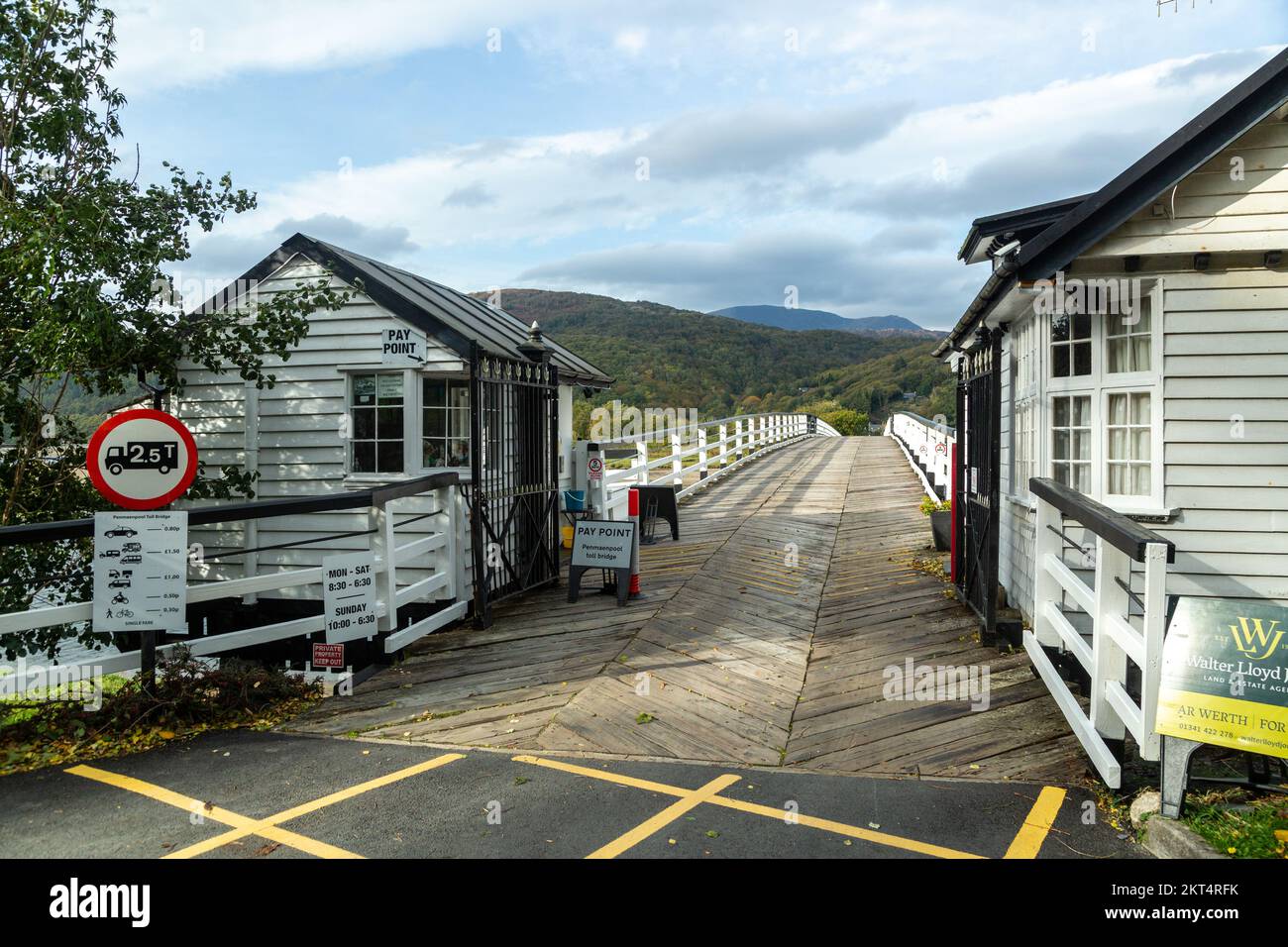 Le pont à péage de Penmaenpool est un pont à péage en bois construit en 1879 pour remplacer un passage en ferry Banque D'Images