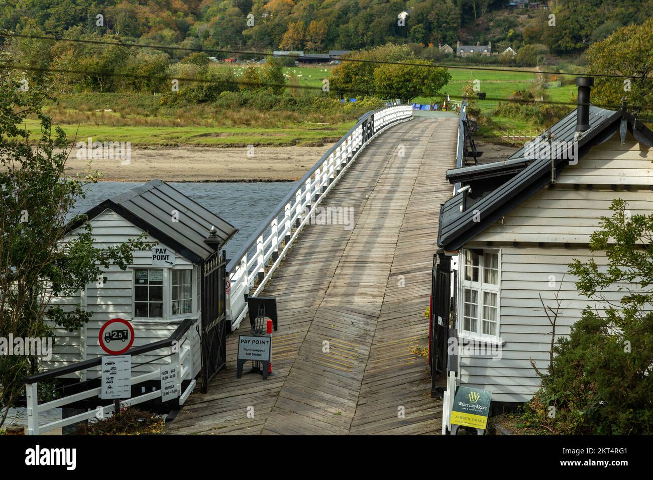 Le pont à péage de Penmaenpool est un pont à péage en bois construit en 1879 pour remplacer un passage en ferry Banque D'Images