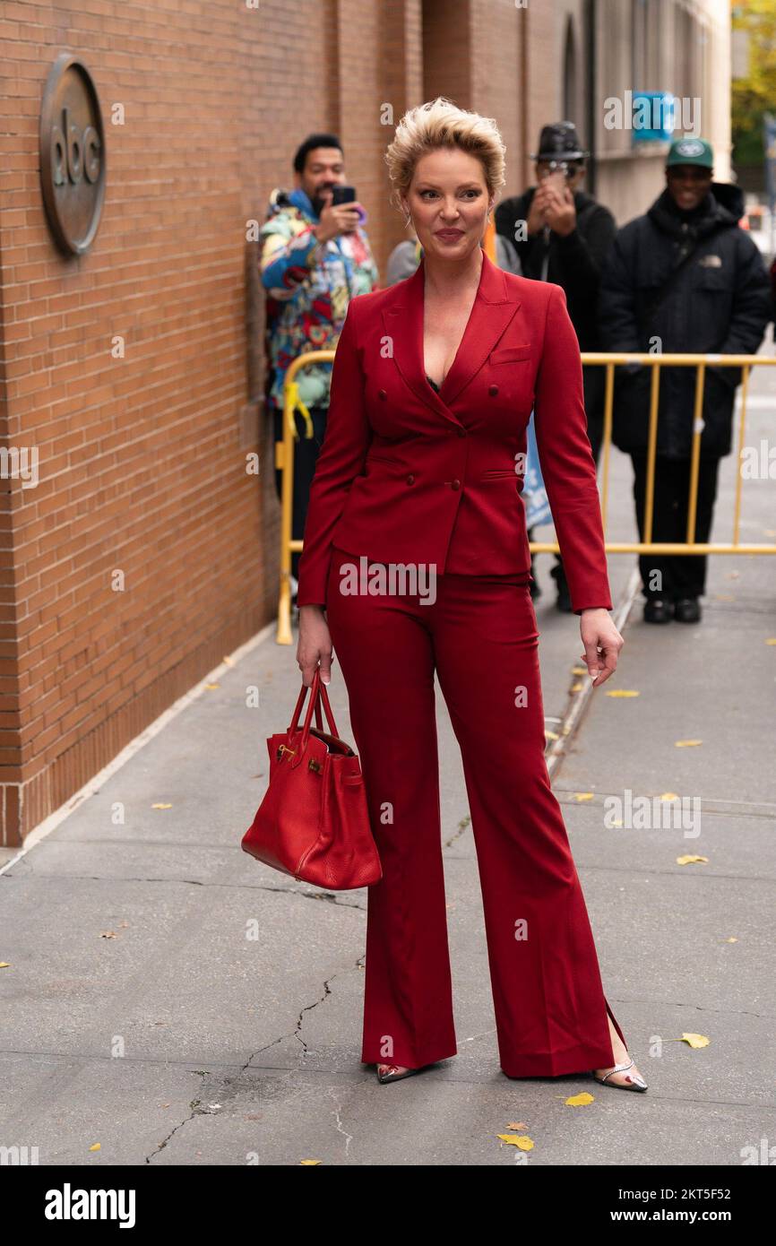 New York, NY, États-Unis. 28th novembre 2022. Katherine Heigl sort and about for Celebrity candids - mon, au VIEW talk show, New York, NY 28 novembre 2022. Crédit : Kristin Callahan/Everett Collection/Alay Live News Banque D'Images