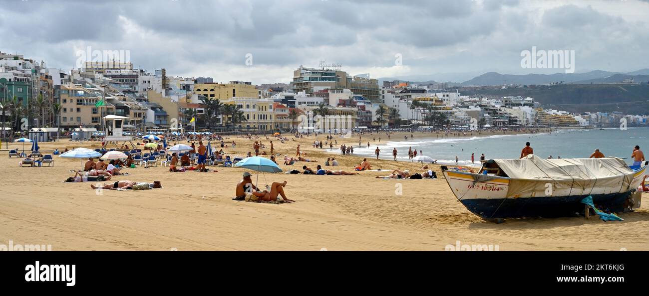 Bains de soleil sur la plage Playa de las Canteras, Las Palmas, Gran Canaria Banque D'Images Bains de soleil sur la plage Playa de las Canteras, Las Palmas, Gran Canaria Banque D'Images