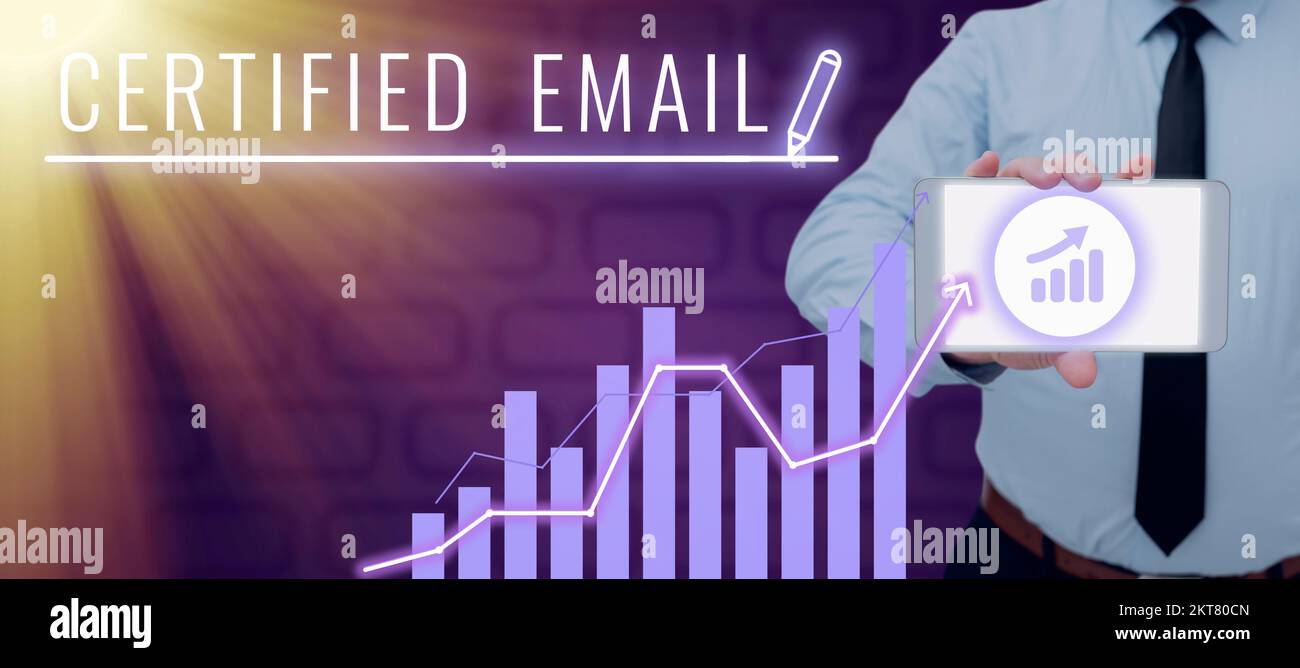 Écriture affichant du texte E-mail certifié, concept signifiant e-mail dont l'envoi est certifié par un tiers neutre Banque D'Images