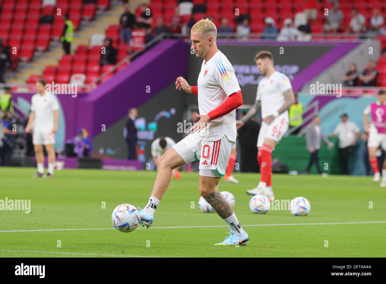 AR Rayyan, Qatar. 29th novembre 2022. Aaron Ramsey, du pays de Galles, se réchauffe avant le match du groupe B de la coupe du monde de la FIFA, Qatar 2022 entre le pays de Galles et l'Angleterre au stade Ahmad Bin Ali, AR-Rayyan, Qatar, le 29 novembre 2022. Photo de Peter Dovgan. Utilisation éditoriale uniquement, licence requise pour une utilisation commerciale. Aucune utilisation dans les Paris, les jeux ou les publications d'un seul club/ligue/joueur. Crédit : UK Sports pics Ltd/Alay Live News Banque D'Images