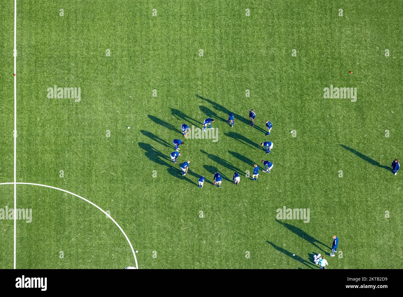 Vue aérienne, entraînement de joueur de football, terrain d'entraînement de VELTINS-Arena, Stade Bundesliga du club de football FC Schalke 04, Erle, Gelsenkirchen, région de Ruhr Banque D'Images