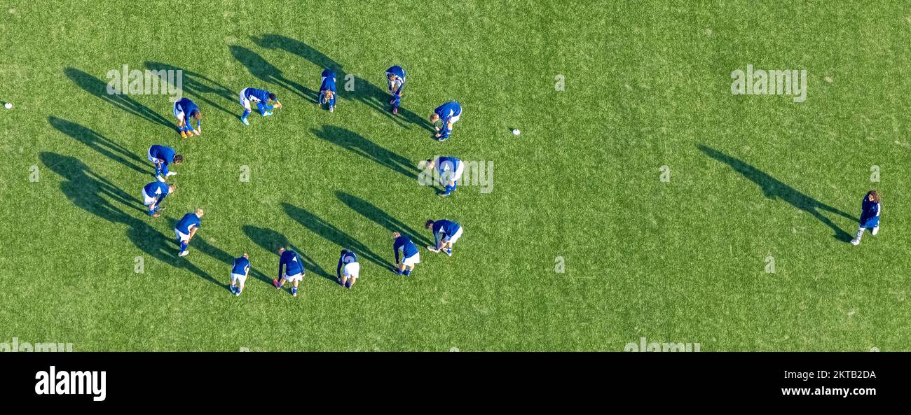 Vue aérienne, entraînement de joueur de football, terrain d'entraînement de VELTINS-Arena, Stade Bundesliga du club de football FC Schalke 04, Erle, Gelsenkirchen, région de Ruhr Banque D'Images
