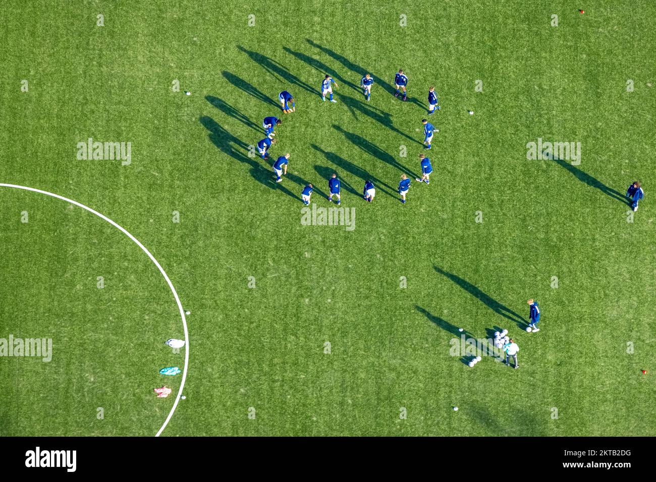 Vue aérienne, entraînement de joueur de football, terrain d'entraînement de VELTINS-Arena, Stade Bundesliga du club de football FC Schalke 04, Erle, Gelsenkirchen, région de Ruhr Banque D'Images