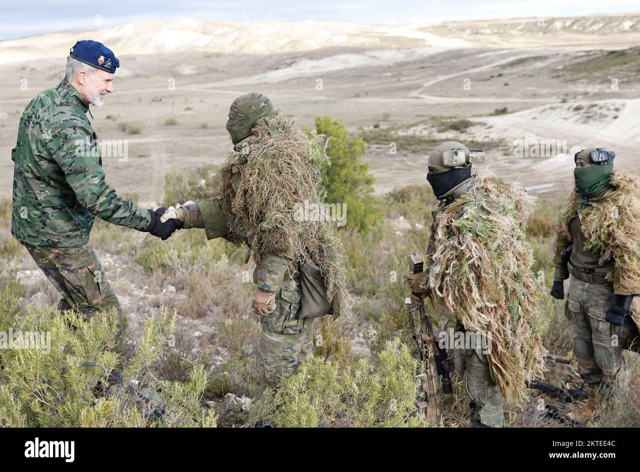 Saragosse, Espagne. 29th novembre 2022. Le roi Felipe VI participe à l'exercice INTEVAL-22 qui a lieu à Saragosse pour l'intégration et l'évaluation du prochain contingent à déployer en Lettonie, dans le cadre de l'opération EFP XII de présence avancée renforcée de l'OTAN. Credit: CORMON PRESSE/Alamy Live News Banque D'Images