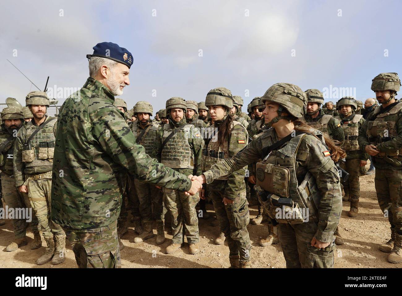 Saragosse, Espagne. 29th novembre 2022. Le roi Felipe VI participe à l'exercice INTEVAL-22 qui a lieu à Saragosse pour l'intégration et l'évaluation du prochain contingent à déployer en Lettonie, dans le cadre de l'opération EFP XII de présence avancée renforcée de l'OTAN. Credit: CORMON PRESSE/Alamy Live News Banque D'Images